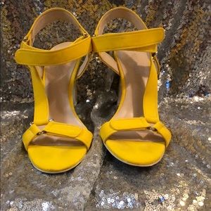 Nine West vibrant yellow heels 👠